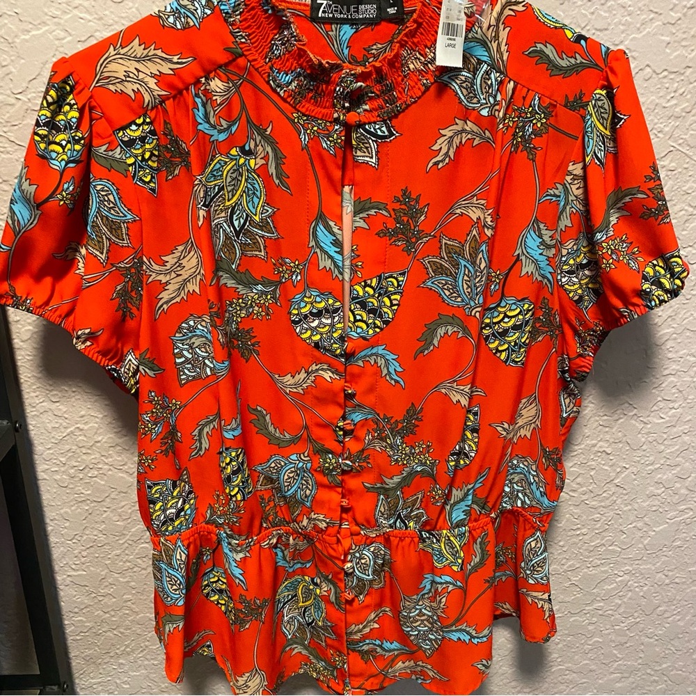 Cute and festive ladies blouse, NWT